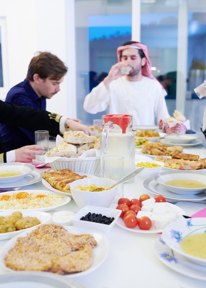 اتيكيت دعوة الأقارب والأصدقاء لعزائم رمضان