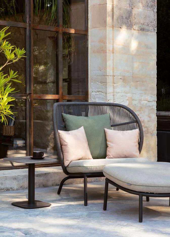 الوسائد الملونة تغني تصميم كراسي الحدائق الخارجية