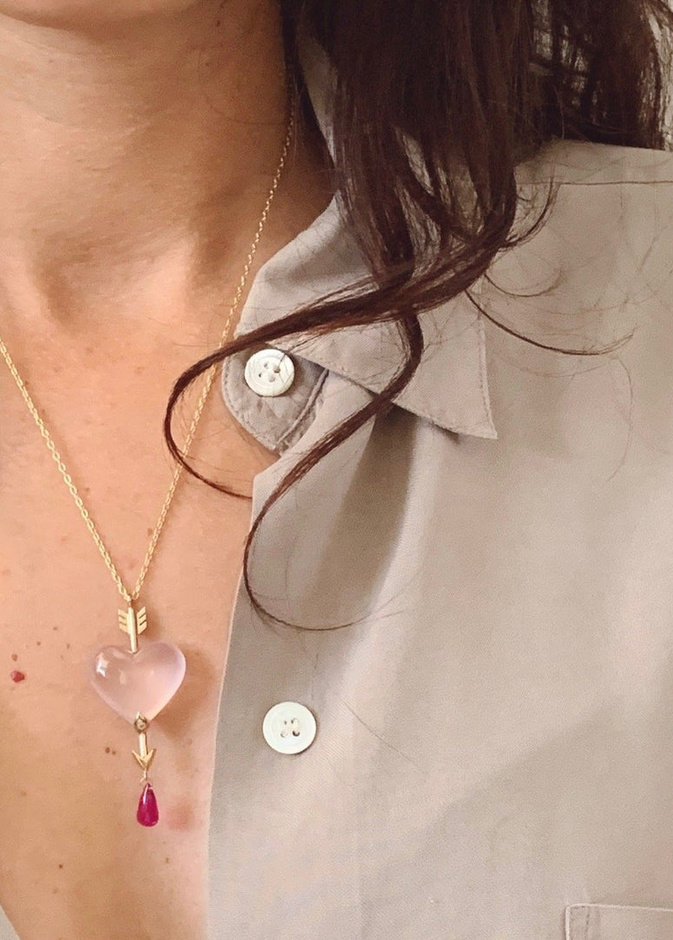 تألقي بالمجوهرات المرصعة بالكوارتز الوردي