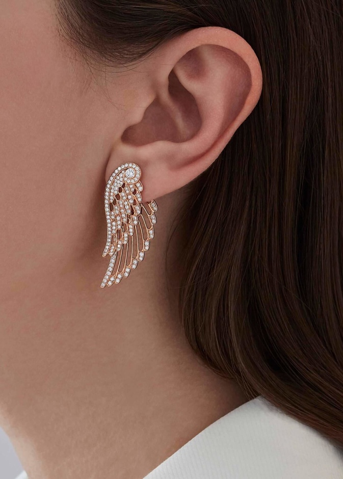 تصاميم أقراط ذهب طويلة تناسب إطلالات رمضان 2022 