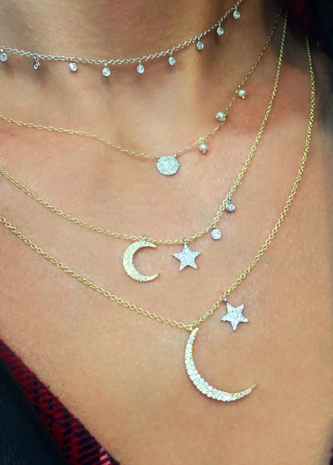 تصاميم مجوهرات القمر والنجوم تضفي سحراً أنيقاً في إطلالات رمضان