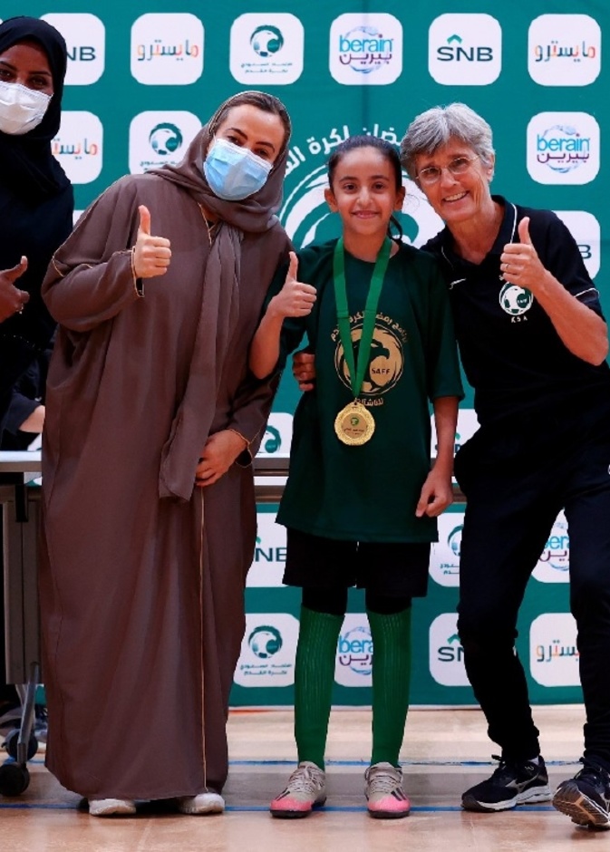 حفل ختام برنامج رمضان لكرة القدم للناشئات بحضور لمياء بن بهيان - الصورة الرئيسية