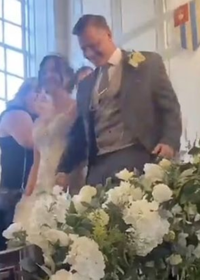 شاهدي بالصور حفل زفاف تشارلي ويرنهام نجم مسلسل EastEnders