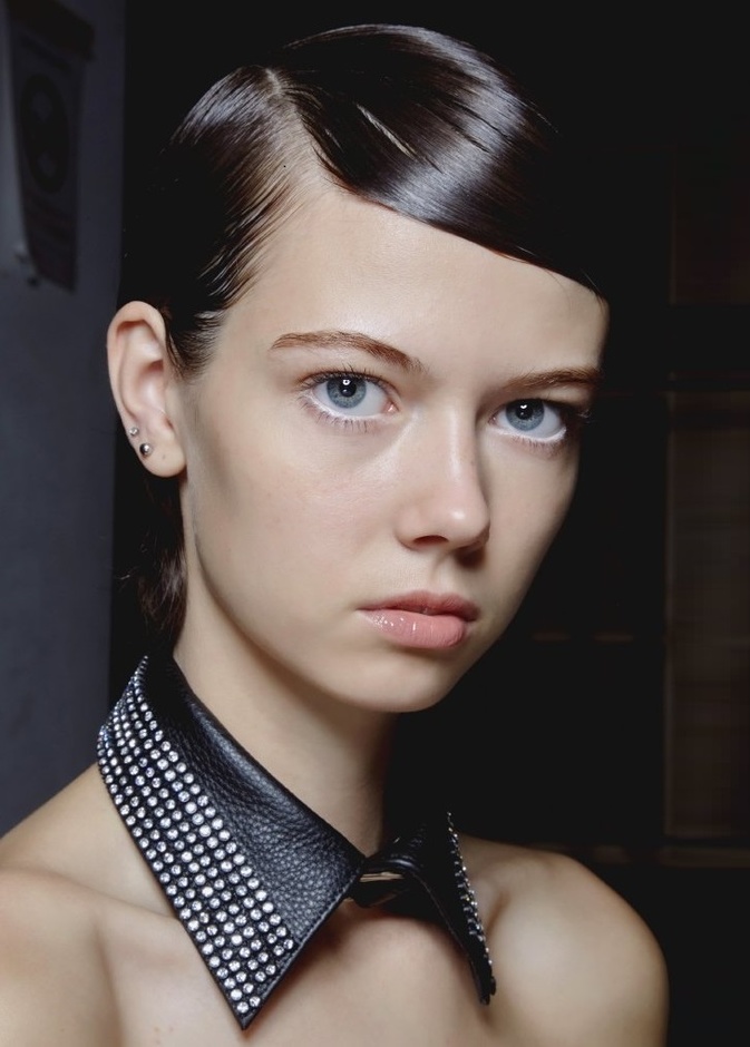  الكحل الأبيض أحدث صيحات موضة صيف 2022