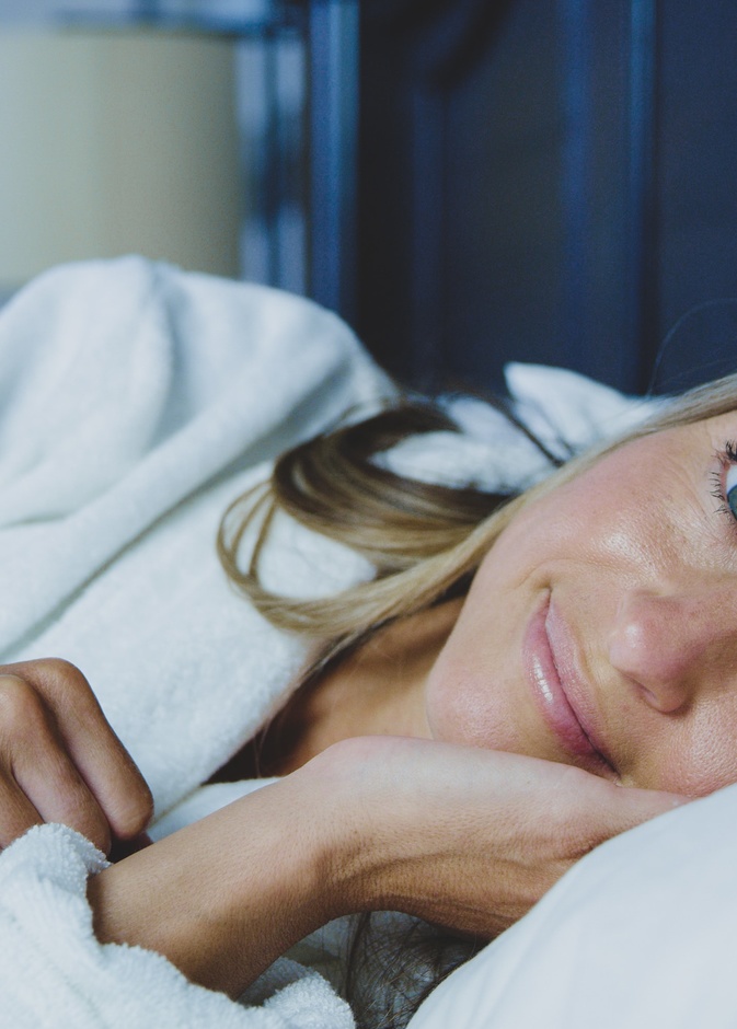 دراسة توضح ضرر النوم في مكان غير معتم