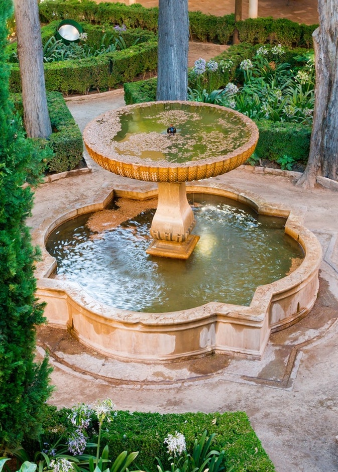 سحر حدائق جنة العريف في غرناطة بواسطة rawpixel