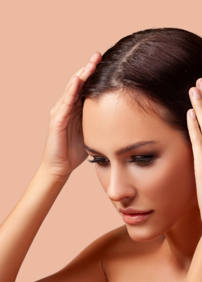 زراعة الشعر التي تقدم حلاً دائماً لتساقط الشعر عند النساء