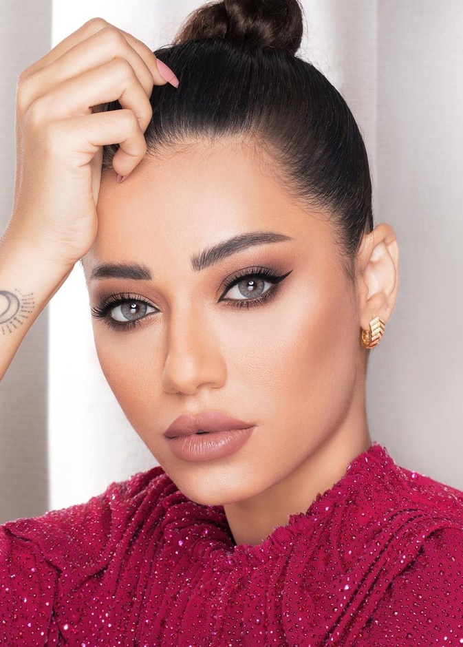 طرق وضع الكحل الأسود الرفيع من وحي رحمة رياض