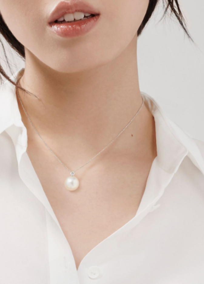 عقد من اللؤلؤ من تيفاتي