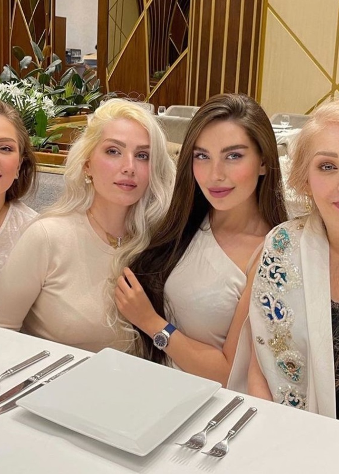 زهراء سامي تكشف عن لقطة مميزة لعائلتها