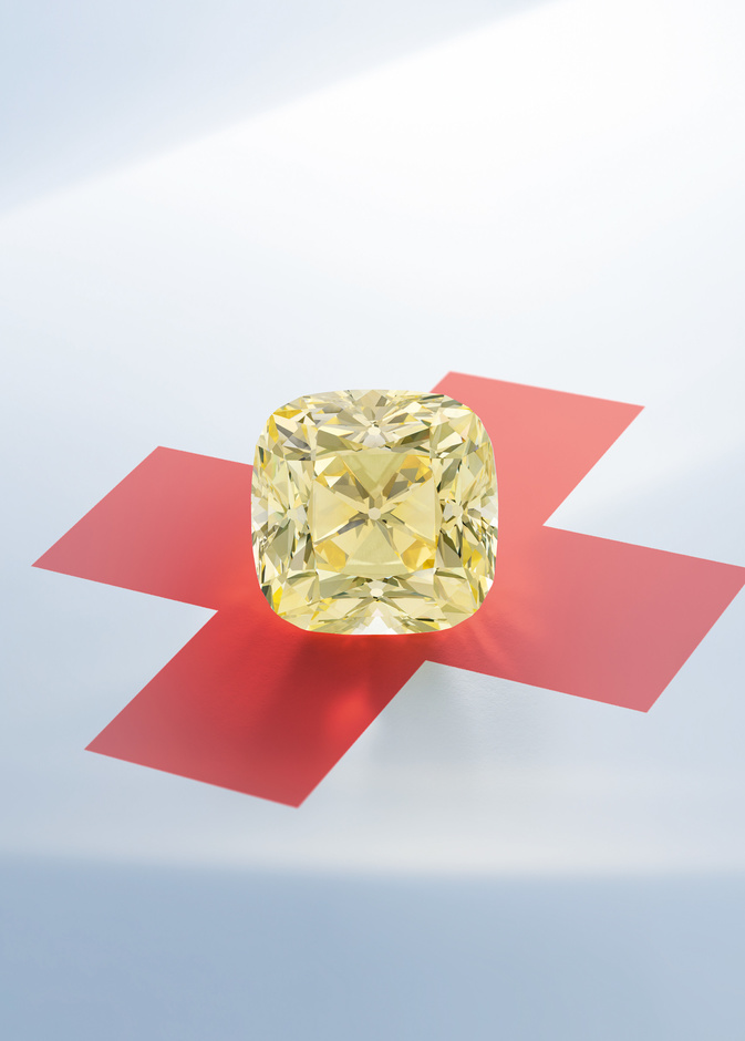 ماسة الصليب الأحمر تعرض في مزاد كريستيز جنيف مايو 2022