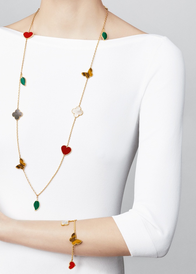 موديلات سلاسل sautoir الأجمل للأزياء الشرقية في شهر رمضان