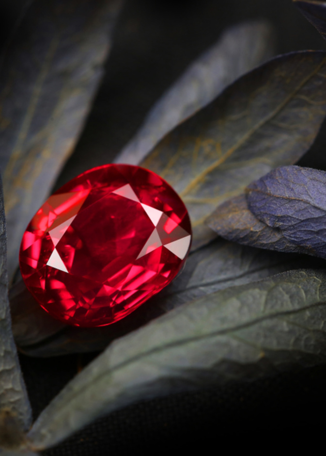 يُعتبر الألماس الأحمر الأغنى والأندر بين أحجار الألماس