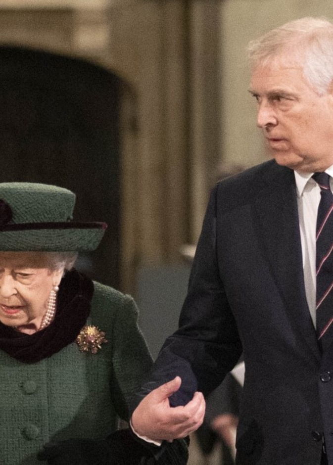 الأمير أندرو والملكة إليزابيث الثانية