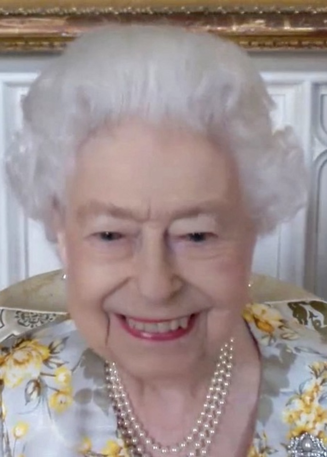 لماذا تحتفل الملكة إليزابيث الثانية بعيد ميلادها مرتين في العام؟