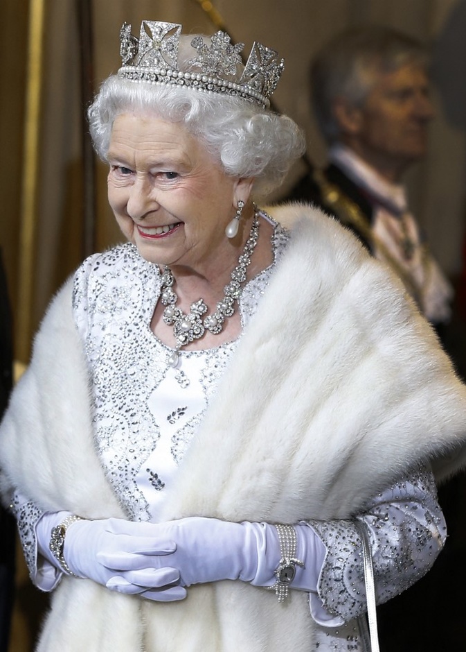 دار سوذبيز  Sotheby's تقيم معرضًا فنيًا احتفالا باليوبيل البلاتيني لملكة بريطانيا