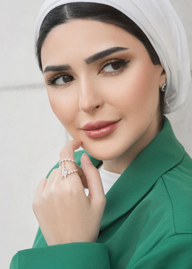 مكياج طبيعي للصبايا في رمضان 2022 من وحي إطلالات حنين الصيفي