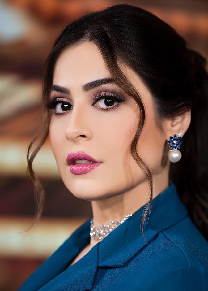 مكياج دخاني لتكبير رسمة العين من وحي مكياج رؤى الصبان - الصورة من حسابها على انستغرام