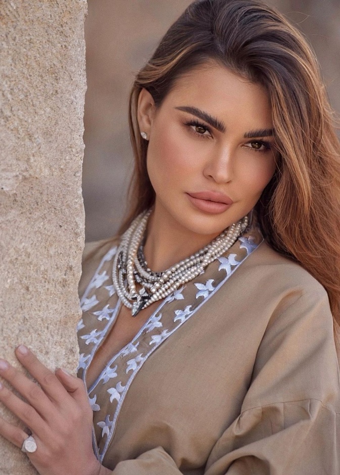 صور مريم الأبيض بالمكياج المناسب للعباءة من حسابها على انستغرام