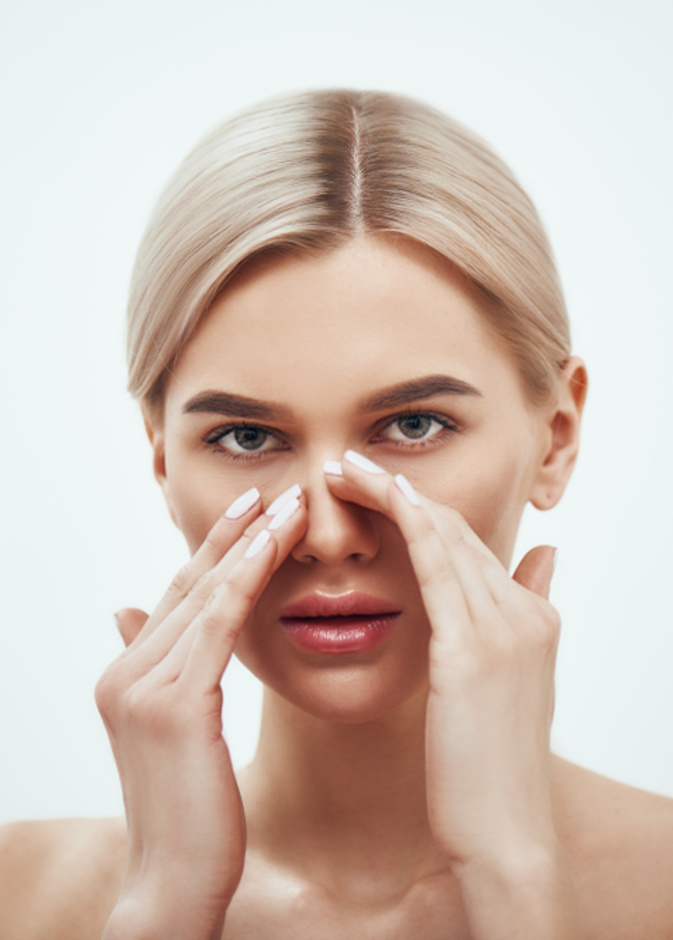 ماسك القرفة والعسل رائع لإزالة الرؤوس السوداء قبل العيد