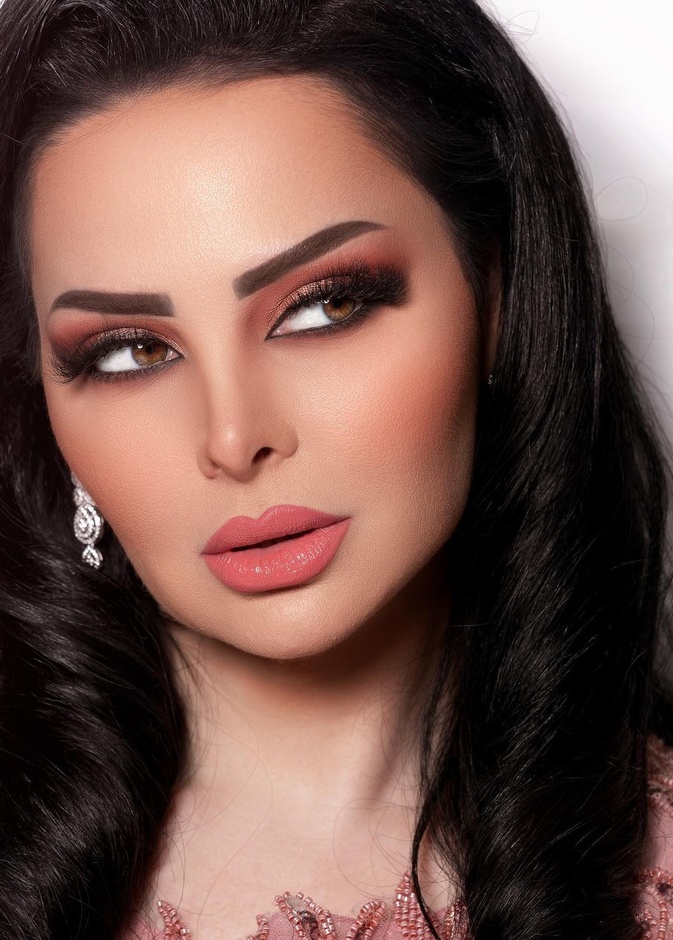 مكياج خليجي مميز يناسب سهرات رمضان 2023 من وحي ديانا كرزون