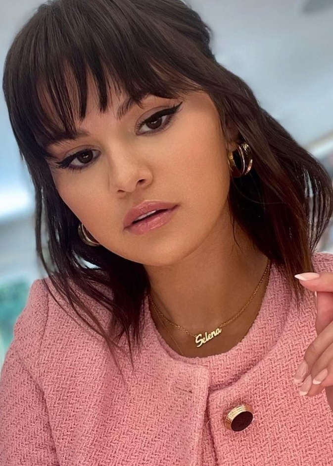  حيل مكياج ذكية للحصول على غمازات ميراندا كير Miranda Kerr  