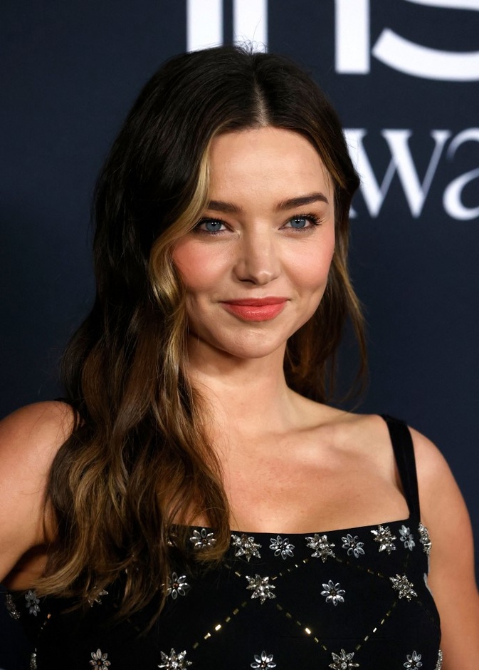 حيل مكياج ذكية للحصول على غمازات ميراندا كير Miranda Kerr  