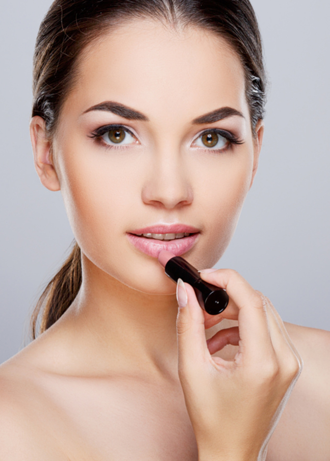 نصائح ذكية لتطبيق أحمر الشفاه بطريقة مثالية في رمضان 2022