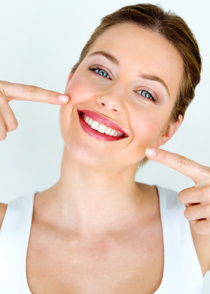 خطوات تقويم الأسنان بالليزر وأهم مضاعفاته وأضراره