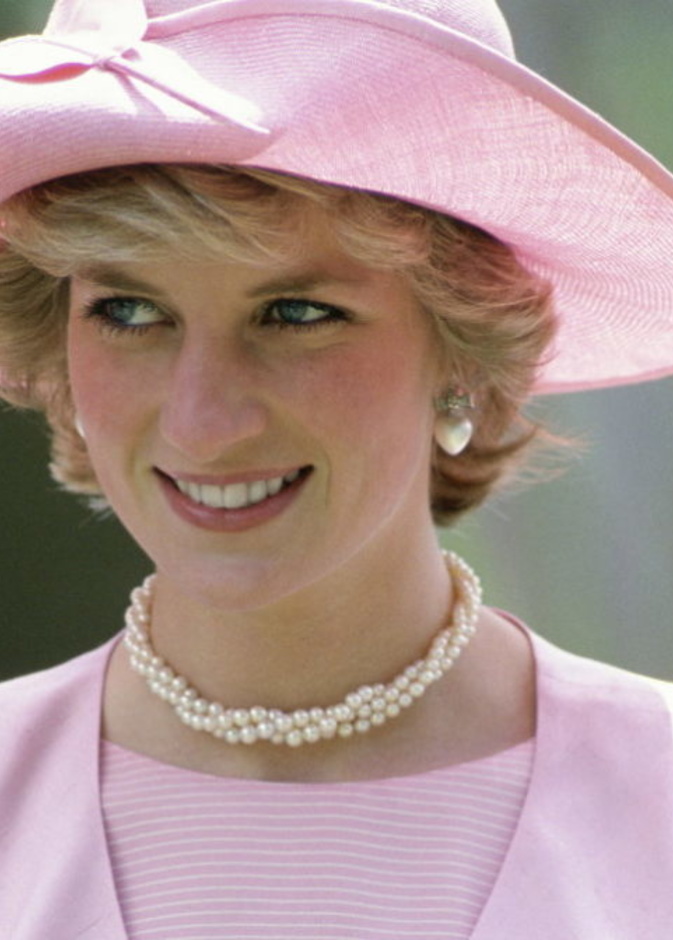 تشارلز سبنسر ينشر صور نادرة من الطفولة لشقيقته الراحلة الأميرة ديانا