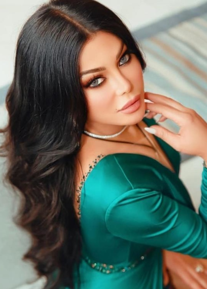 هيفاء وهبي تكشف عن صور والدتها المصرية في مرحلة شبابها ..هل تشبهها؟
