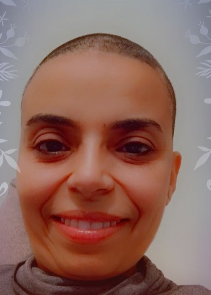 الفنانة المغربية زينب ناجم تخضع لعملية جراحية بعد اصابتها بالسرطان