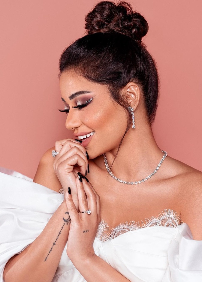 مكياج عيون مرصع باللؤلؤ والكريستال من وحي النجمات العرب لسهرات رمضان