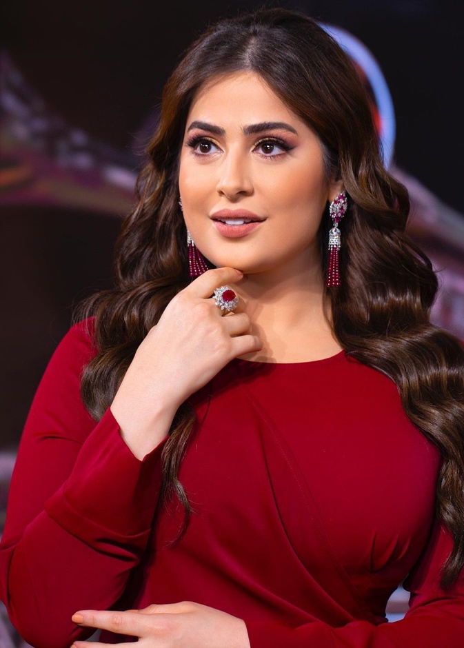 تغييرات جمالية لافتة ظهرت بها رؤى الصبان في برنامجها "بيني وبينك"