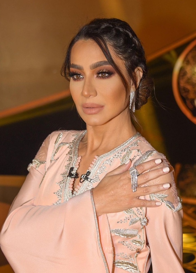 أجمل تسريحات شعر ومكياج بسمة وهبة في برنامج العرافة 2