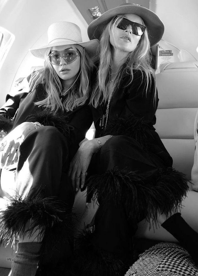 أجمل إطلالات النجمات العالميات الأنيقة بتوقيع NADINE MERABI ريتا أورا وكيت موس الأكثر تميزاً