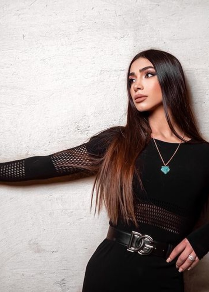 إطلالة تيا ديب بلوك كامل باللّون الأسوج اللاّفت