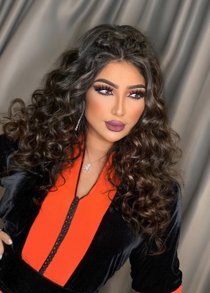 إطلالات جمالية لافتة لسهرات رمضان من وحي دنيا بطمة