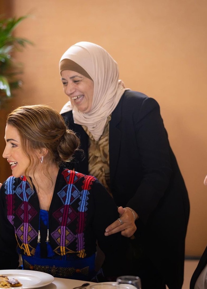 الملكة رانيا تستضيف حفل إفطار جماعي لناشطات مجتمعيات في إربد