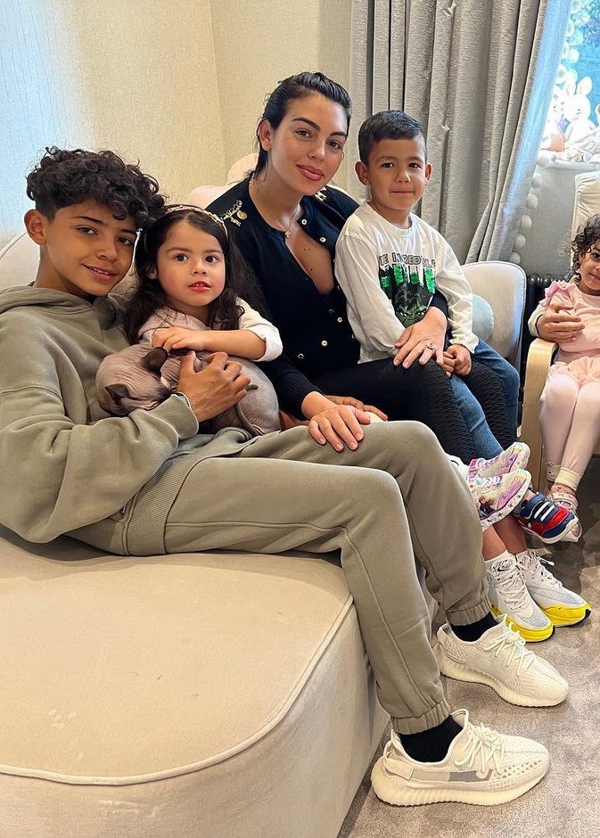 جورجينا رودريغز وأسرتها