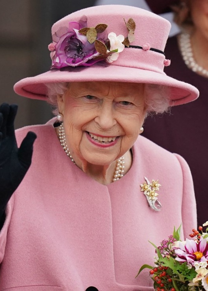 الملكة تفتتح حدائق قصر باكنغهام المذهلة استعدادا لبدء احتفالات اليوبيل البلاتيني