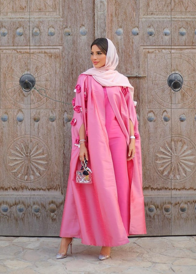 عبايات خليجية باللون الزهري من وحي فاطمة حسام لإطلالة مميزة في رمضان