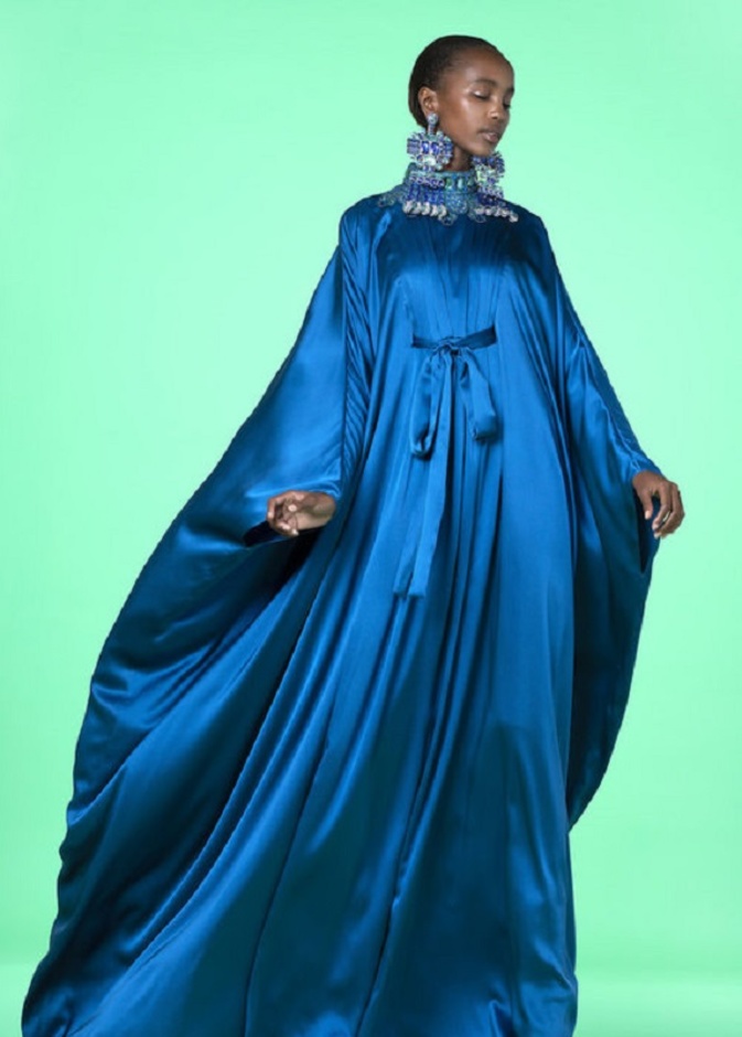 عبايات من قماش الحرير لإطلالة رمضانية للعروس