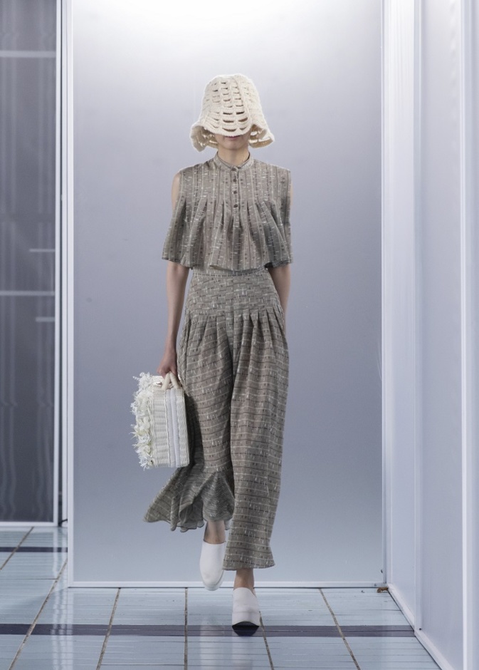 تنسيق التنورة الطويلة بأسلوب الطقم من a