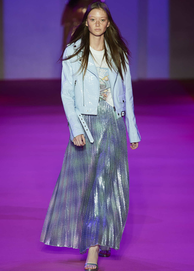 موديلات تنانير محتشمة بألوان مشرقة لعزومات رمضان 2022 