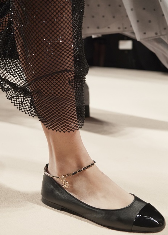 موديلات أحذية مريحة بأسلوب البالورين من CHANEL