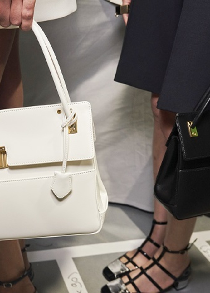 حقائب يد كلاسيكية 2022 بأسلوب Christian Dior باللّون الأبيض والأسود
