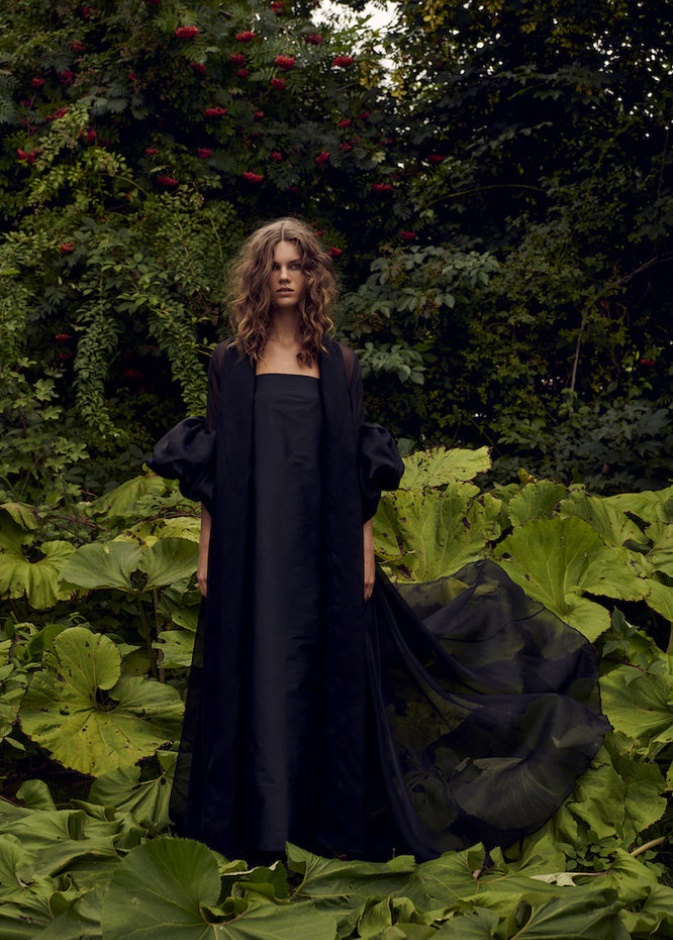  اطلالة أنيقة بالأسود من Frou Frou