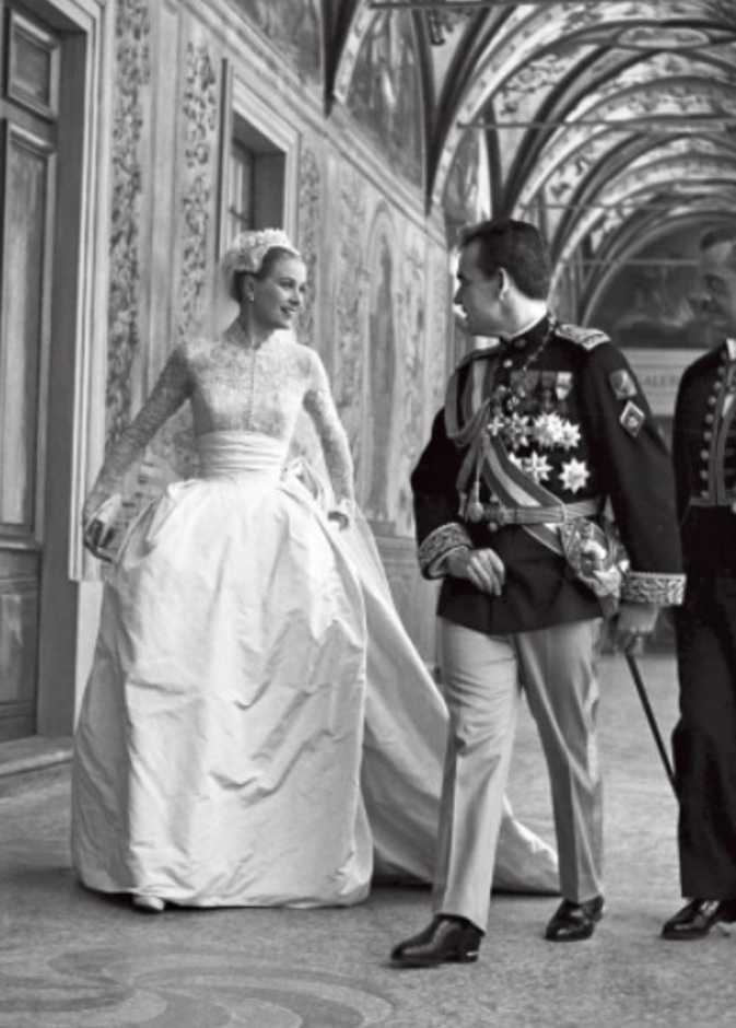 نجمات عالميات ارتدين نفس فستان زفاف الاميرة غريس كيلي