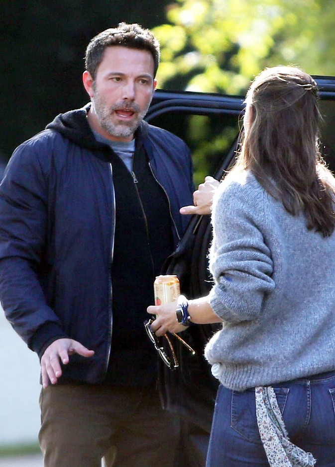 جينيفر غارنر تتهم بن أفليك بإهدار أمواله على جينيفر لوبيز